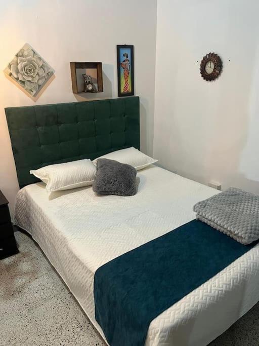 Casa La Victoria Alojamiento Completo * Medellin